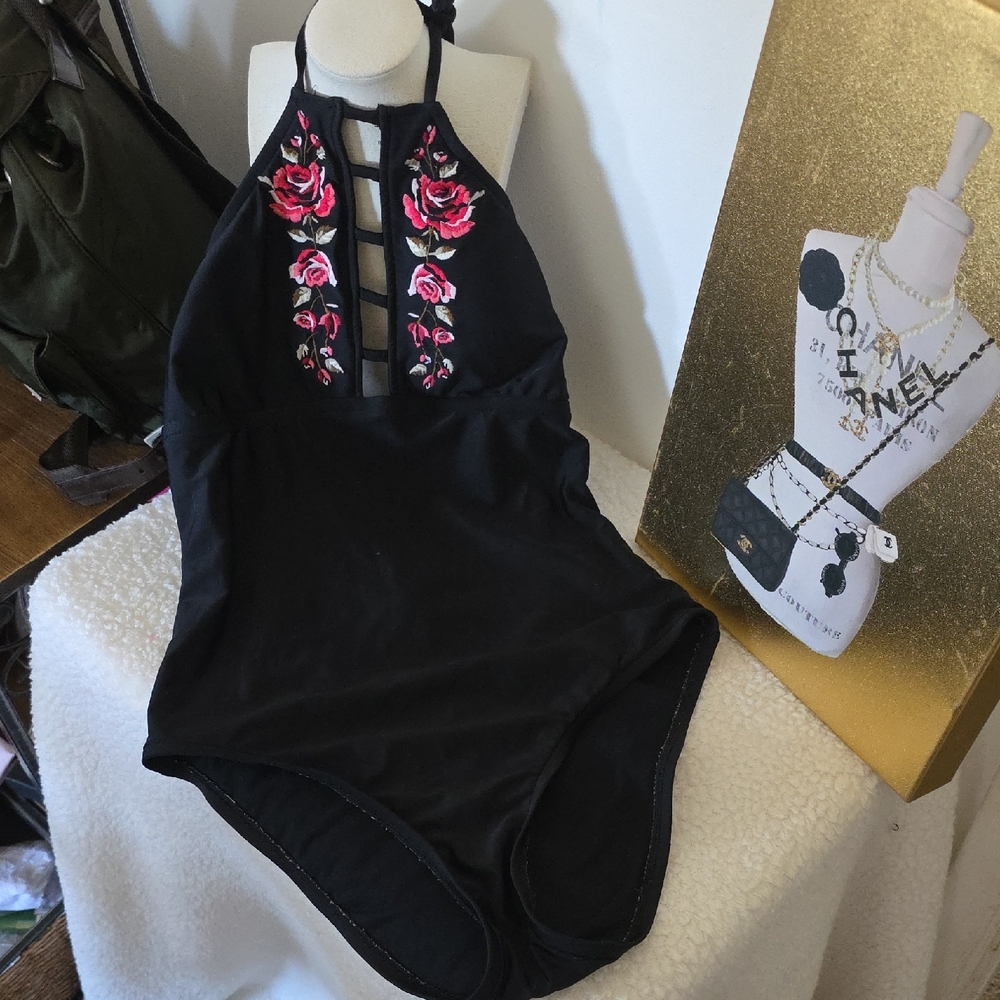 Pre-owned  Mossimo Supply Co. Black Swimsuit with Floral Design. Size Small
